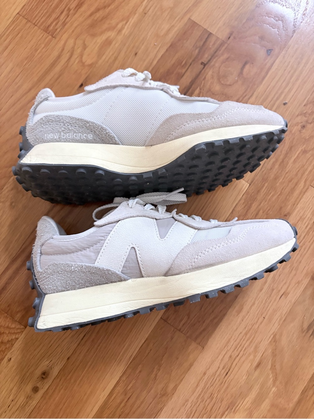 New Balance
U327WRB women’s sneaker, Sea Salt/ Raincloud, size 7.5 - Picture 11 of 15
